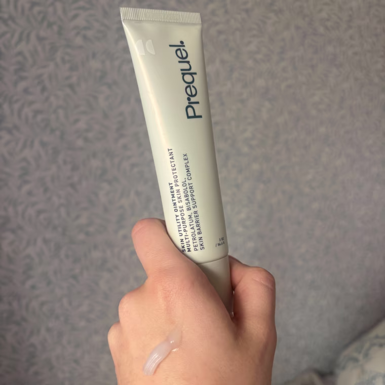 The gel consistency helps lock in moisture to keep the skin feeling soft and hydrated.