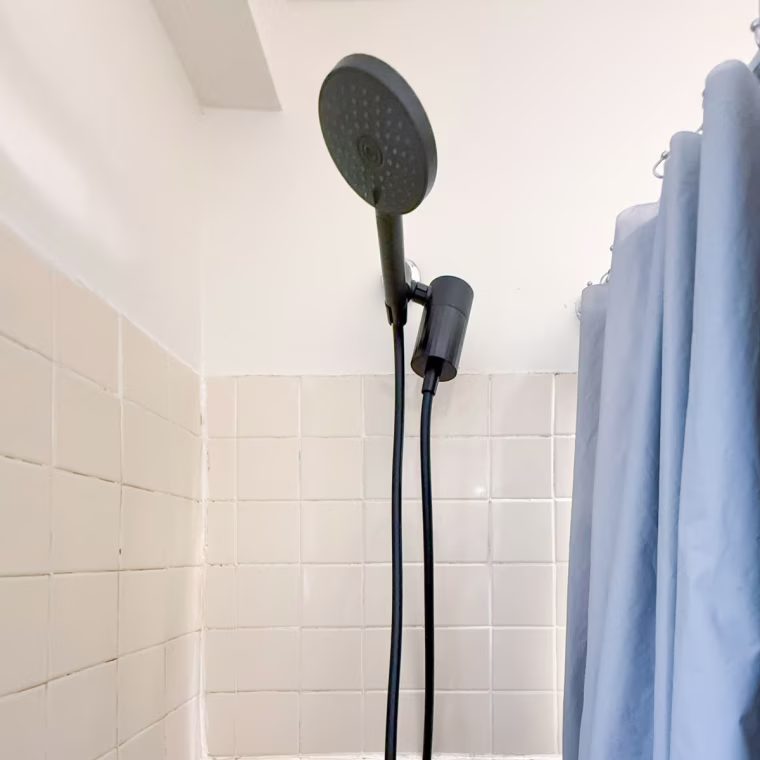 Since using Sproos’ filtered showerhead, Alabi has noticed improvements in her hair and skin health, especially as someone with keratosis pilaris.