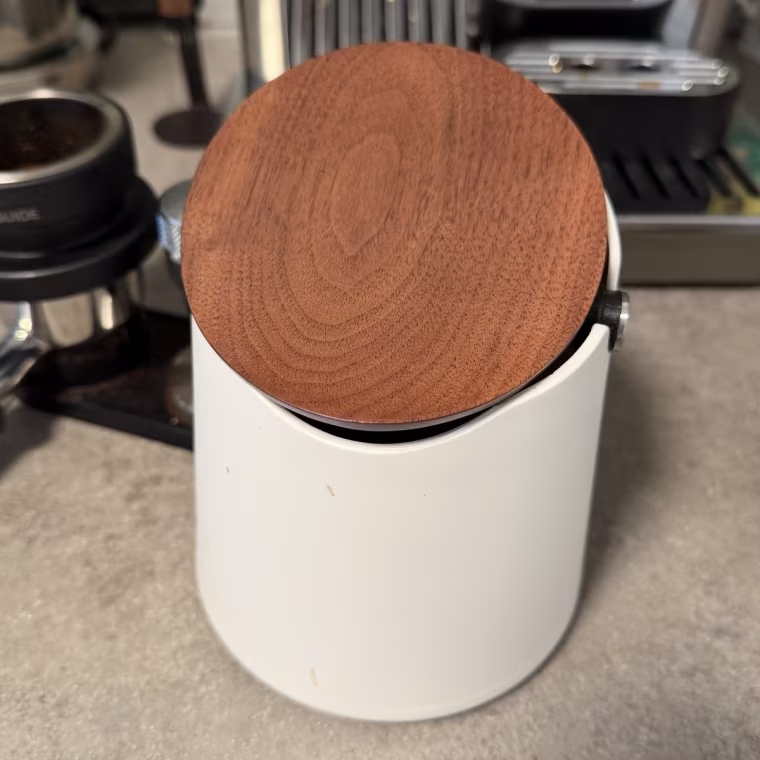 This stain-resistant knock box can hold up to 16 used espresso pucks and comes with built-in air vents.