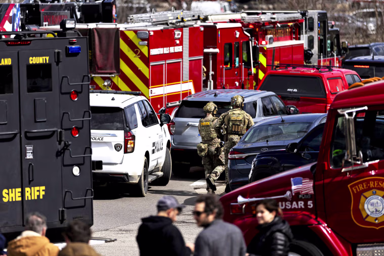 Image: Suspect Dead in Apparent Attack on Temple Israel Synagogue in West Bloomfield, Michigan