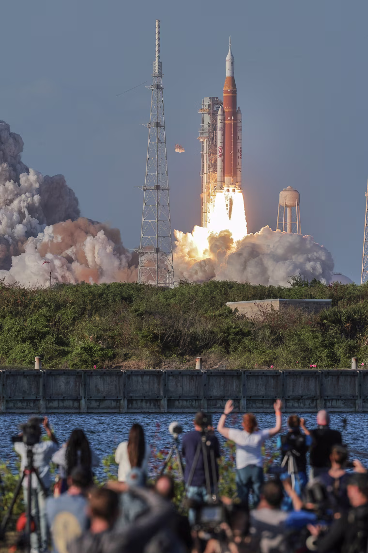 Image: Artemis II Launches Manned Test Flight Around The Moon