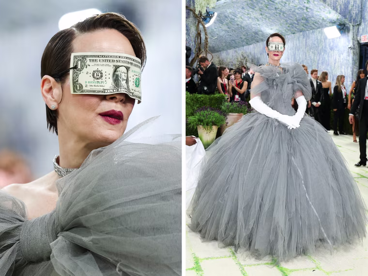 Sarah Paulson has money on her mind on the Met Gala carpet.