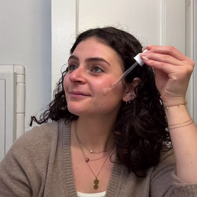 A woman applying The Ordinary’s Hyaluronic Acid 2% + B5.