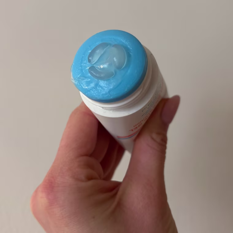 A close-up image of the built-in applicator on the tube that Megababe’s Thigh Rescue Gel comes in.