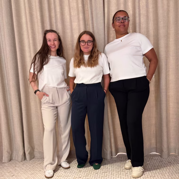 We tried Aritzia's Effortless Pants in the Crepette material.