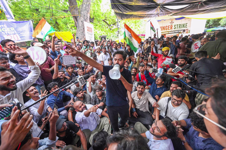 CJP Founder Abhijeet Dipke Begins Indefinite Hunger Strike At Jantar Mantar, As Police Shifts Sonam Wangchuk To Hospital