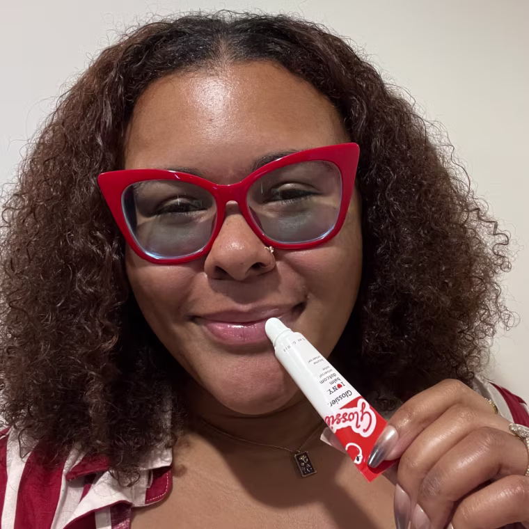 Editor Kamari Stewart-Jackson applies the Glossier I Love NY Balm Dotcom.