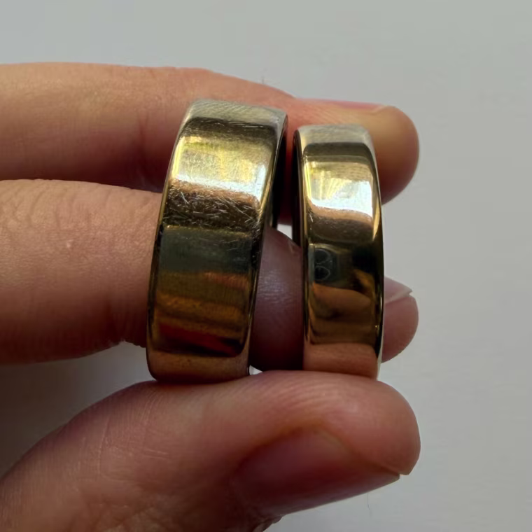 The Oura Ring 5 (right) is thinner and lighter than the Oura Ring 4 (left).