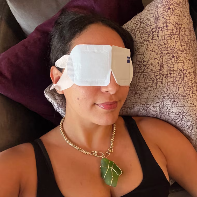 Jannely Espinal tests the Zeiss Dry Eye Relief Warm Eye Mask.