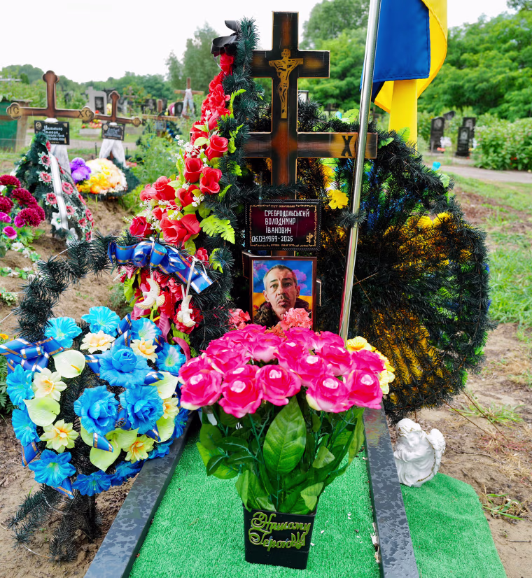 Srebrodolsky’s grave decorated by those who heard about his story.