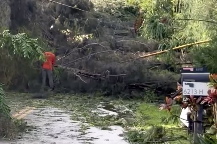 Image: Destruction to roads and homes in Kauai