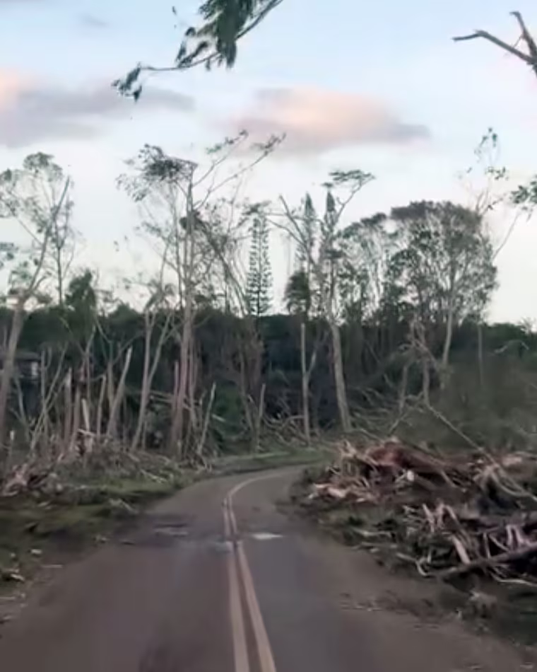 Image: Destruction to roads and homes in Kauai