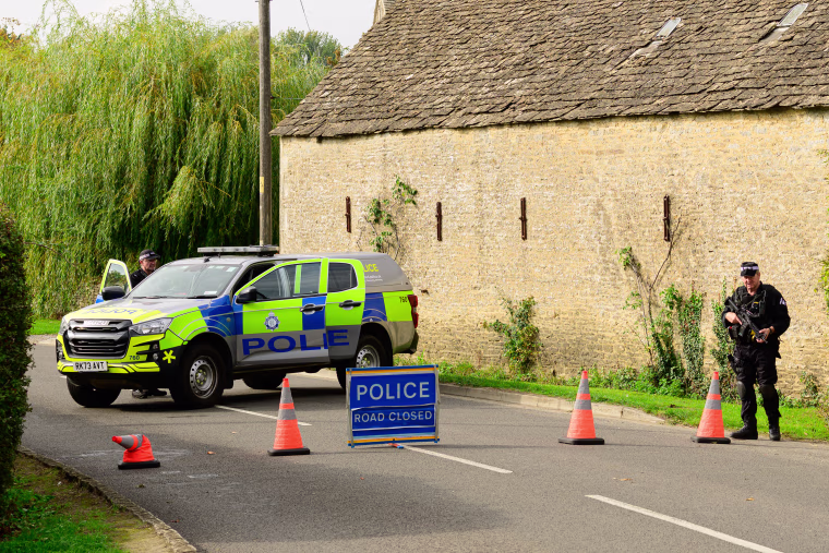 Men suspected of explosives near US airbase in Britain in major incident 1 Major incident declared following evacuation and arrests near RAF Fairford