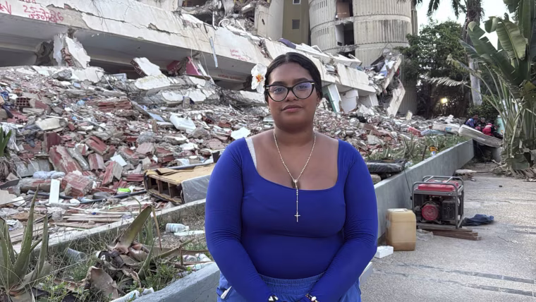 Valeria Alcalá is looking for her mother at Residencias Caribe.