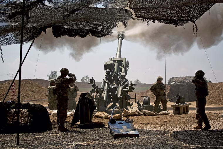 U.S. soldiers fire artillery in support of Iraqi forces fighting ISIS militants from their base east of Mosul in 2017.