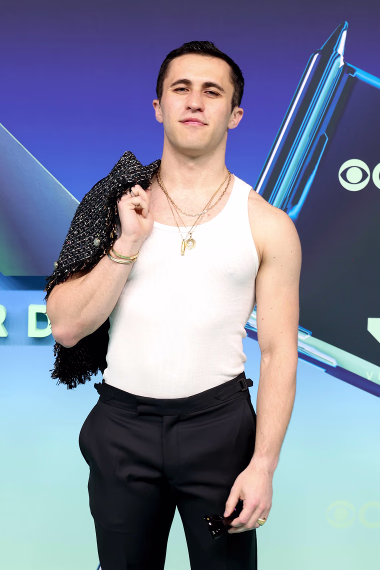 Крис Олсен присутствует на церемонии вручения наград MTV Video Music Awards (VMA) 2026 года в театре Peacock 27 сентября 2026 года в Лос-Анджелесе, Калифорния. 