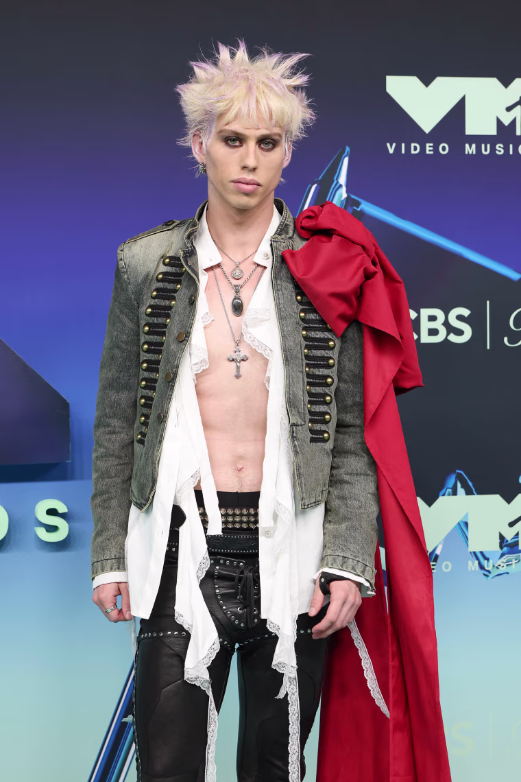 Хейден Хендерсон присутствует на церемонии вручения наград MTV Video Music Awards 2026 (VMA), которая проходит в театре Peacock 27 сентября 2026 года в Лос-Анджелесе, Калифорния.