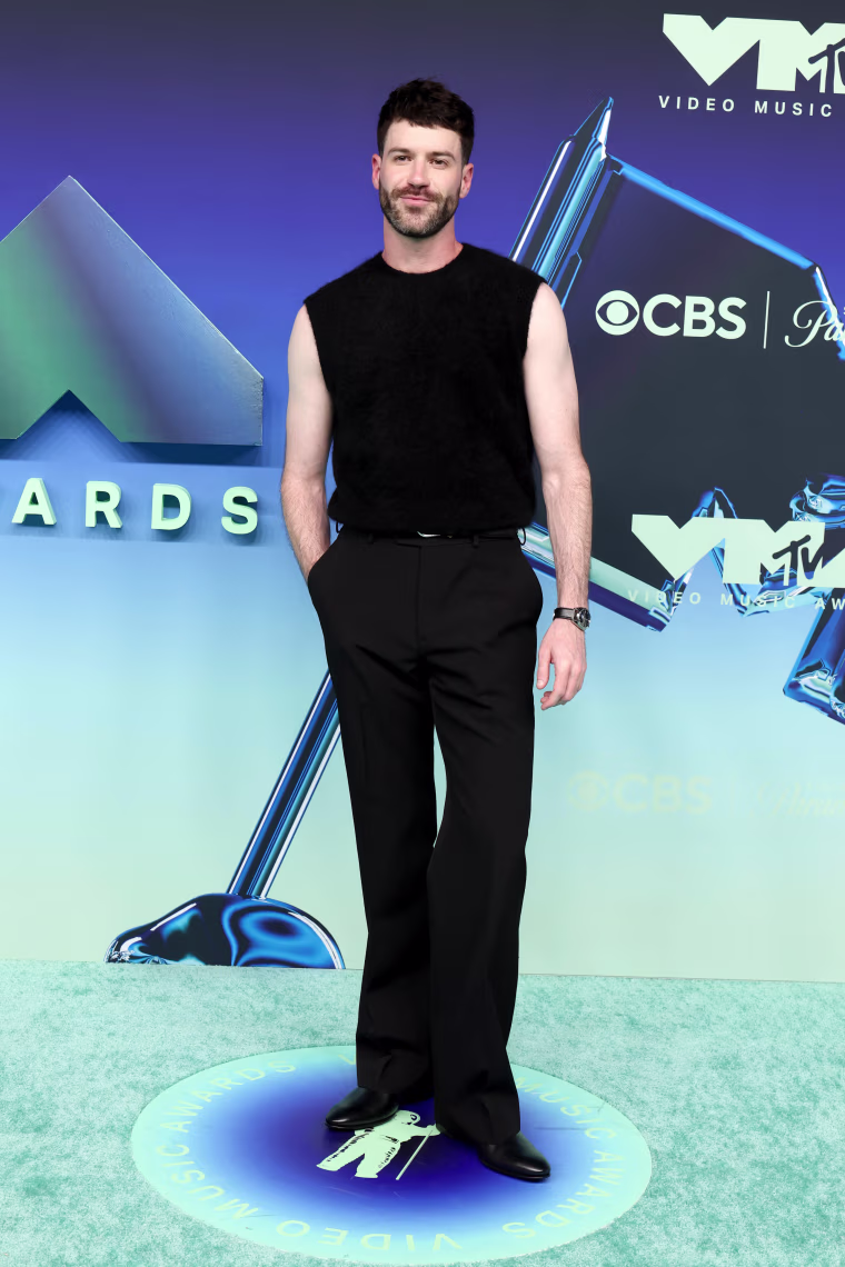 Джонатан Тилкин присутствует на церемонии вручения наград MTV Video Music Awards (VMA) 2026 года в театре Peacock 27 сентября 2026 года в Лос-Анджелесе, Калифорния. 