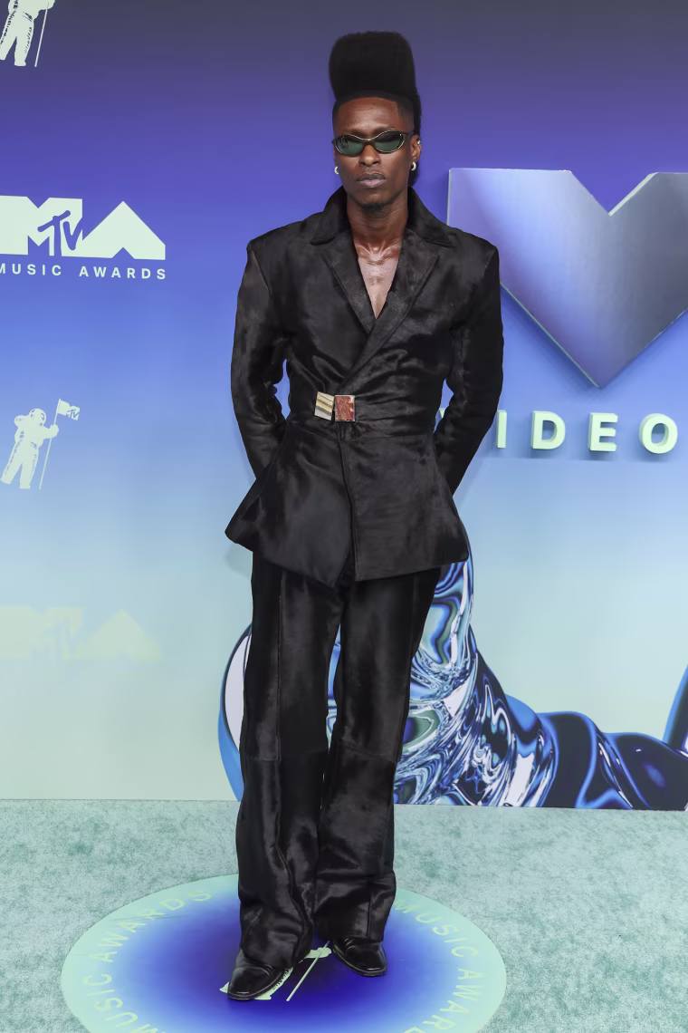 Lucky Day на церемонии вручения наград MTV Video Music Awards (VMA) 2026 года, прямая трансляция из театра Павлин в воскресенье, 27 сентября 2026 года.