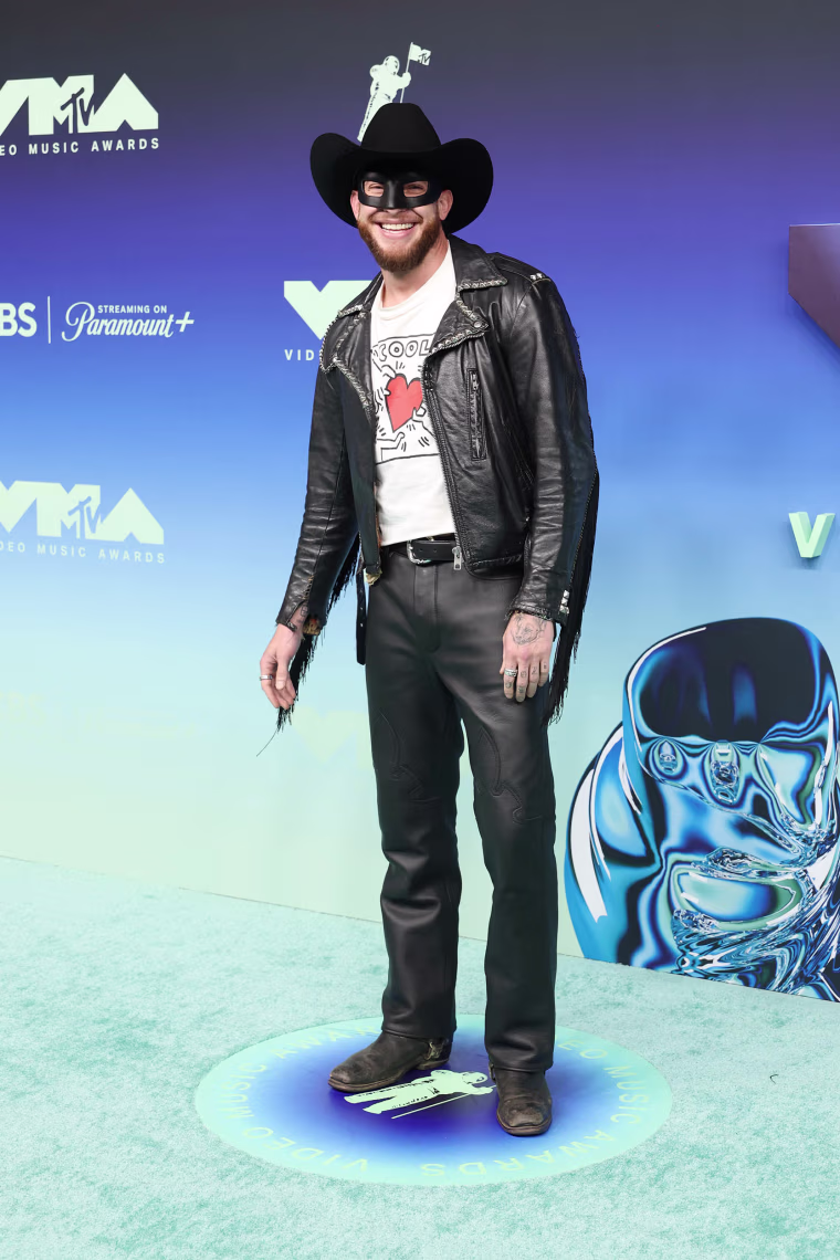Орвилл Пек присутствует на церемонии вручения наград MTV Video Music Awards 2026 (VMA), которая проходит в театре Peacock 27 сентября 2026 года в Лос-Анджелесе, Калифорния. 