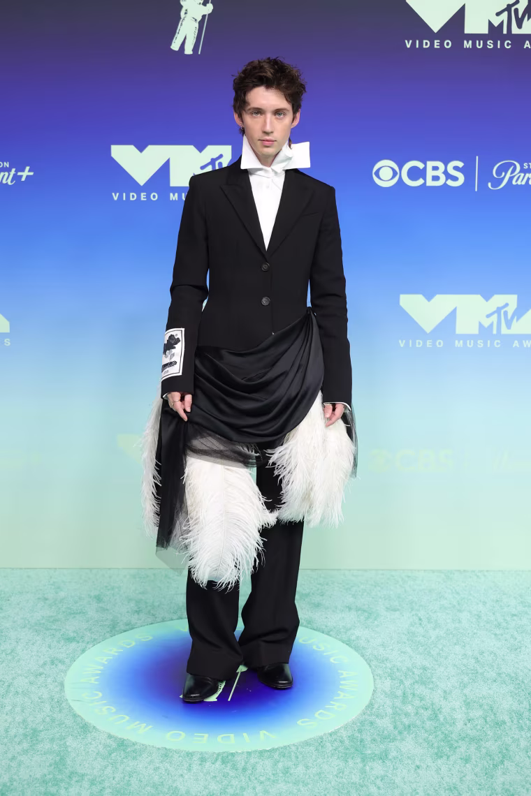 Трой Сиверн присутствует на церемонии вручения наград MTV Video Music Awards 2026 (VMA), которая проходит в театре Peacock 27 сентября 2026 года в Лос-Анджелесе, Калифорния. 