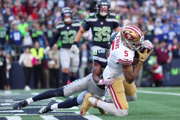 San Francisco receiver Mike Evans scores a 2-point conversion against the Seahawks on Sunday.