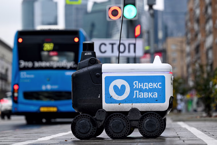 Daily life continues in Moscow amid drone attacks on Russian data centers