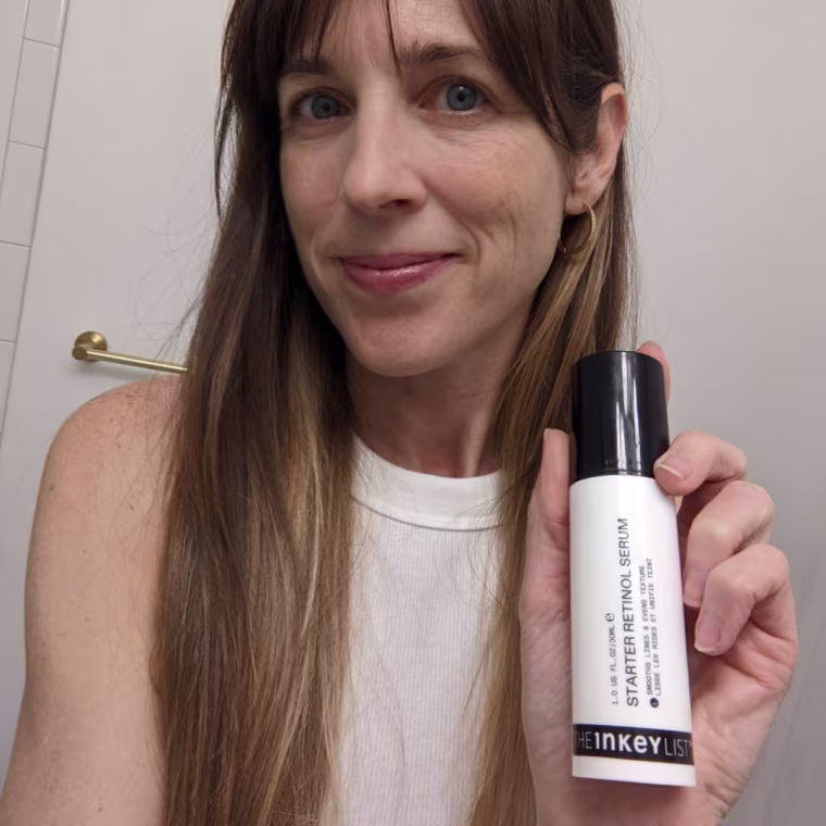 Mirjam Lablans testing The Inkey List Starter Retinol Serum.