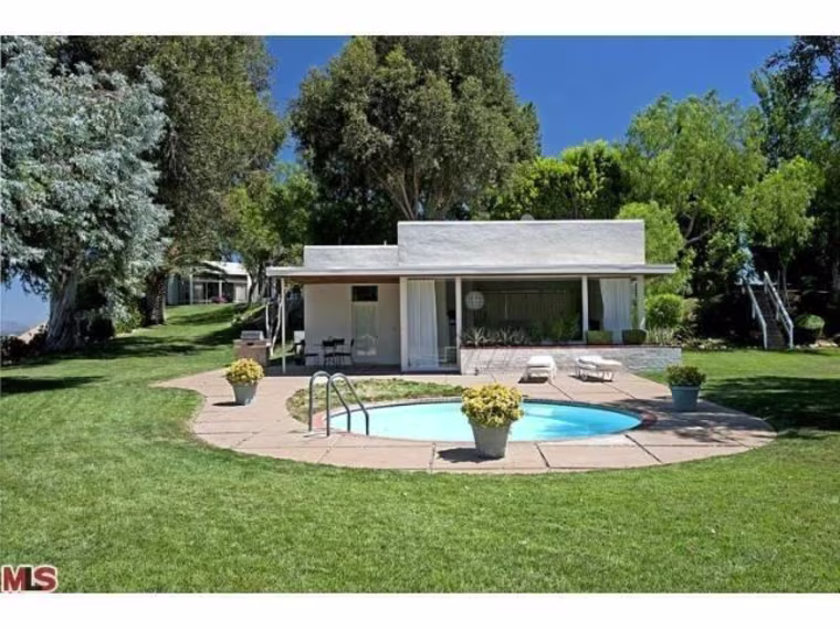 It's rumored that Marilyn Monroe stayed frequently at property's guest house