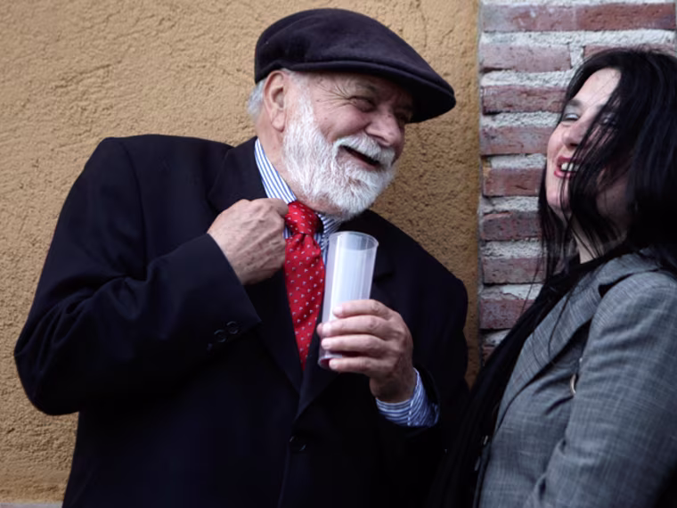 A meeting of the sexes in Spain, a multicolored run in California, a giant street puppet performance in England, casting election ballots in France and more.