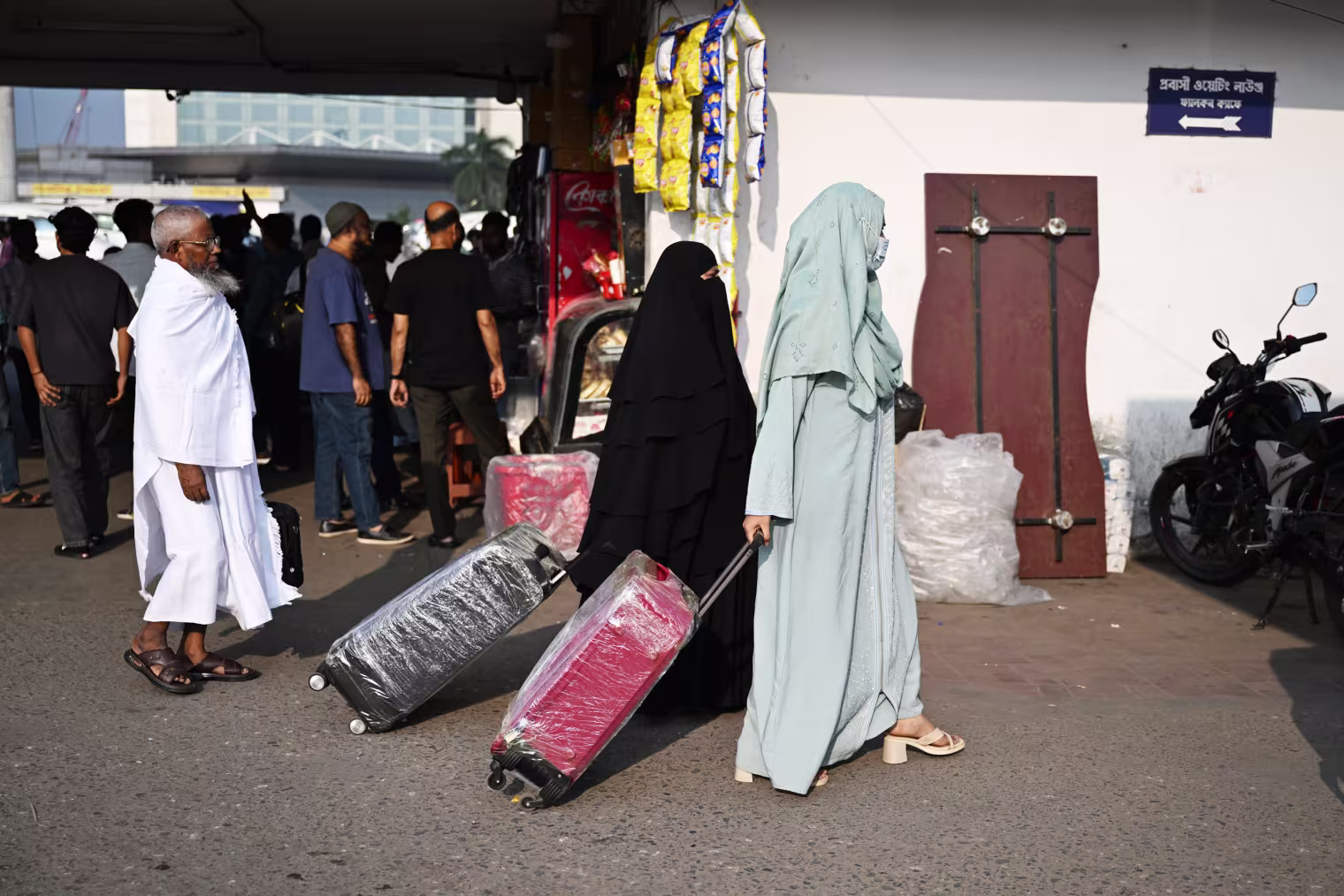 Passengers in Bangladesh return home after their Saudi Arabia-bound flight is cancelled.