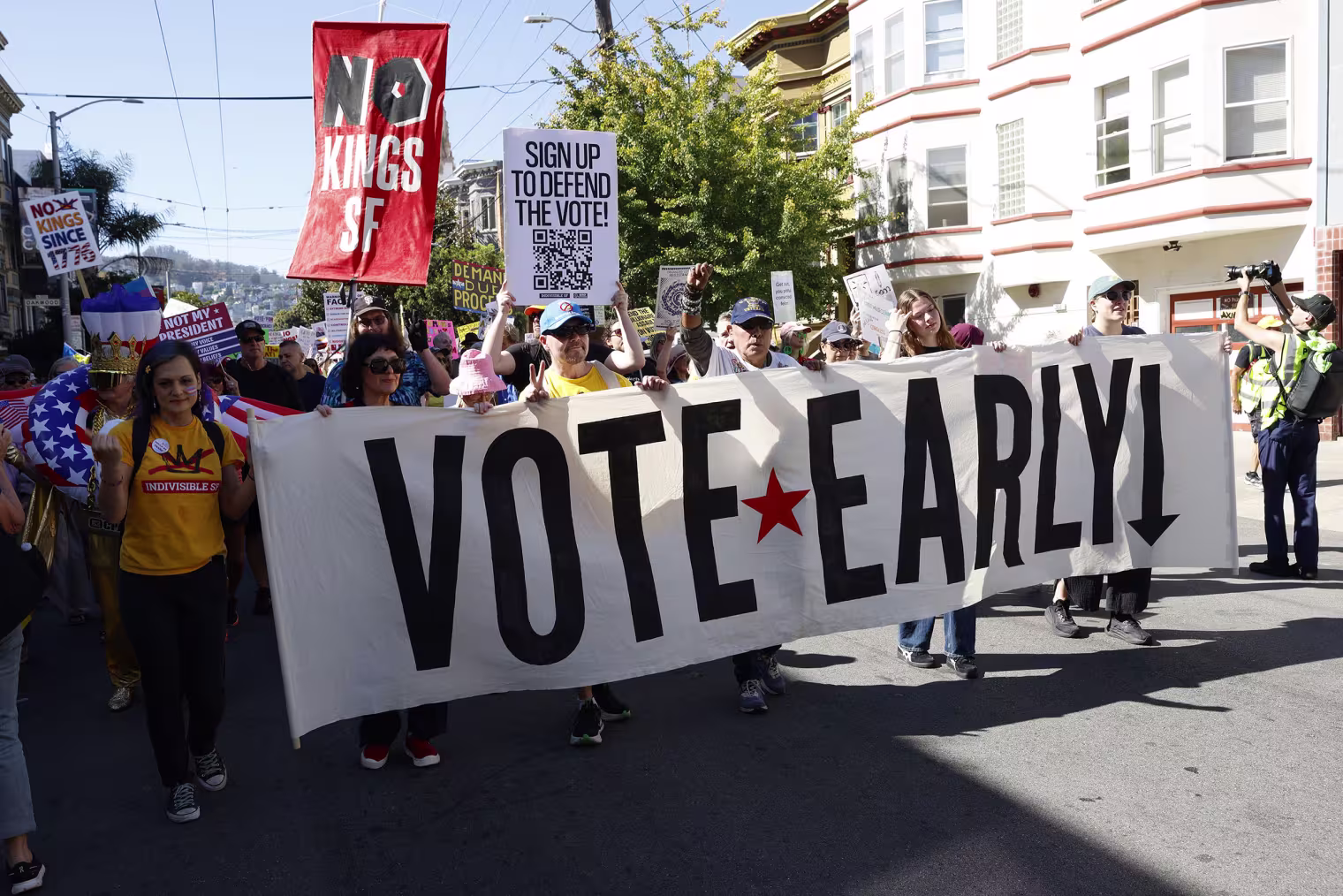 Image: San Francisco Residents Join A "No Kings: Vote Early" Event As Part Of A Nationwide Day Of Nonpartisan Voter Participation
