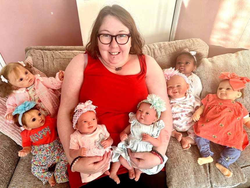 What's up with those hyperrealistic baby dolls on the Net?