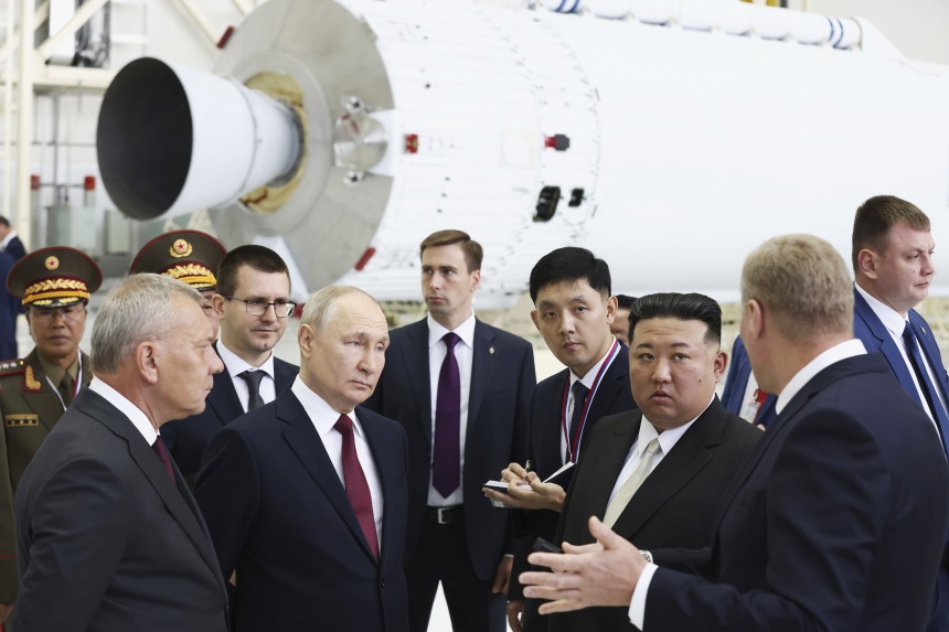 Putin e Kim se reuniram no Cosmódromo de Vostochny, nesta quarta (13), e discutiram acordos econômicos e militares