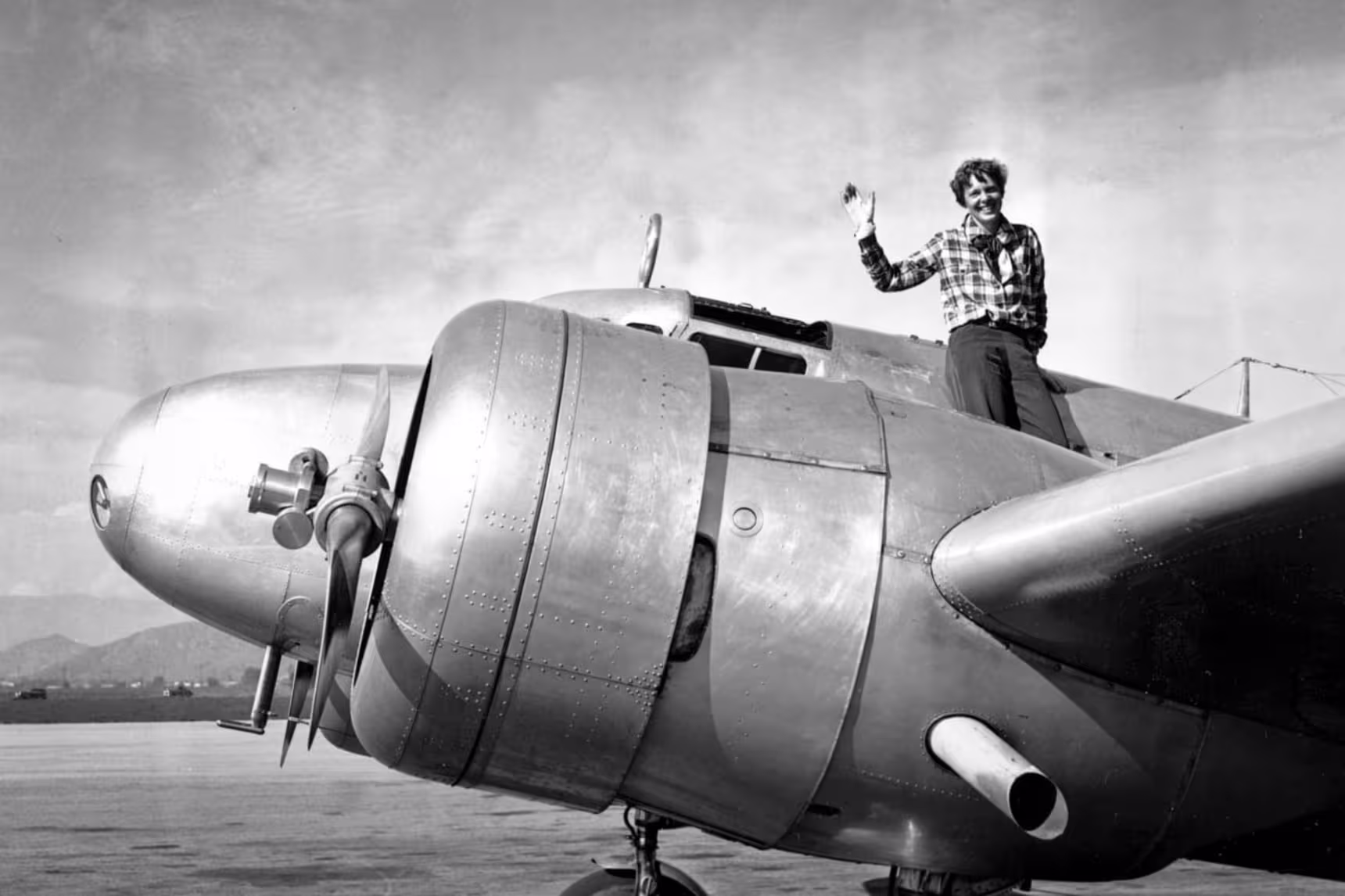 Amelia Earhart waves from the Electra