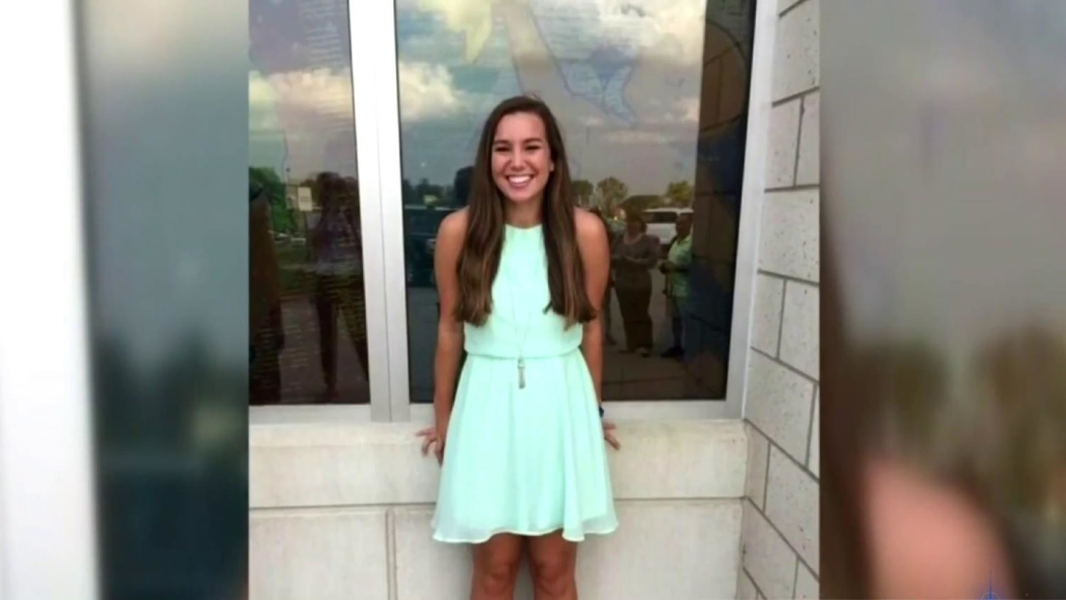 Desperate search for missing Iowa college student Mollie Tibbetts