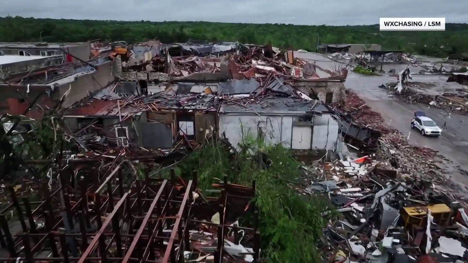 Tornado leaves small Oklahoma town completely devastated
