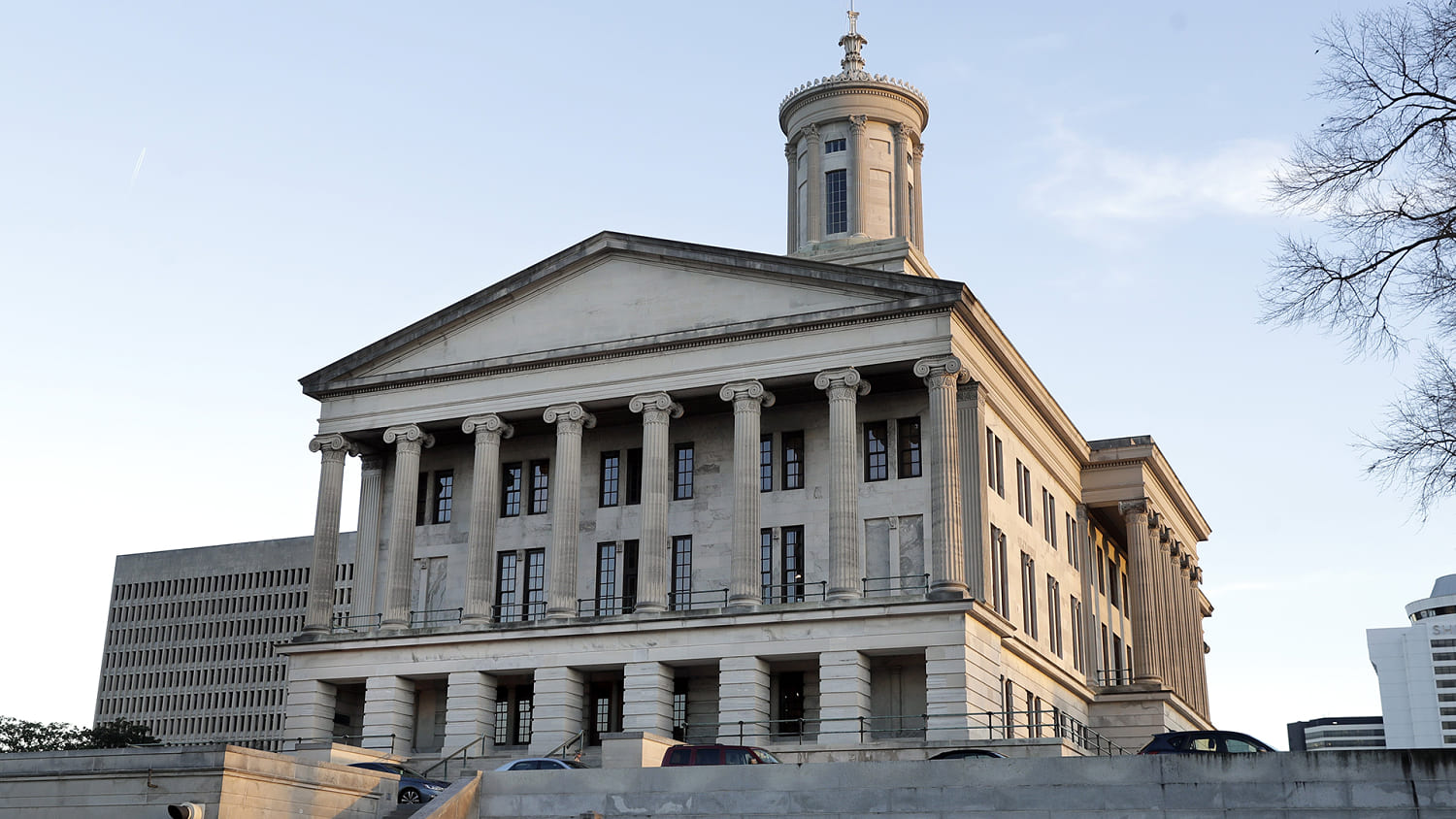 Tennessee lawmakers pass bill to allow teachers to be armed
