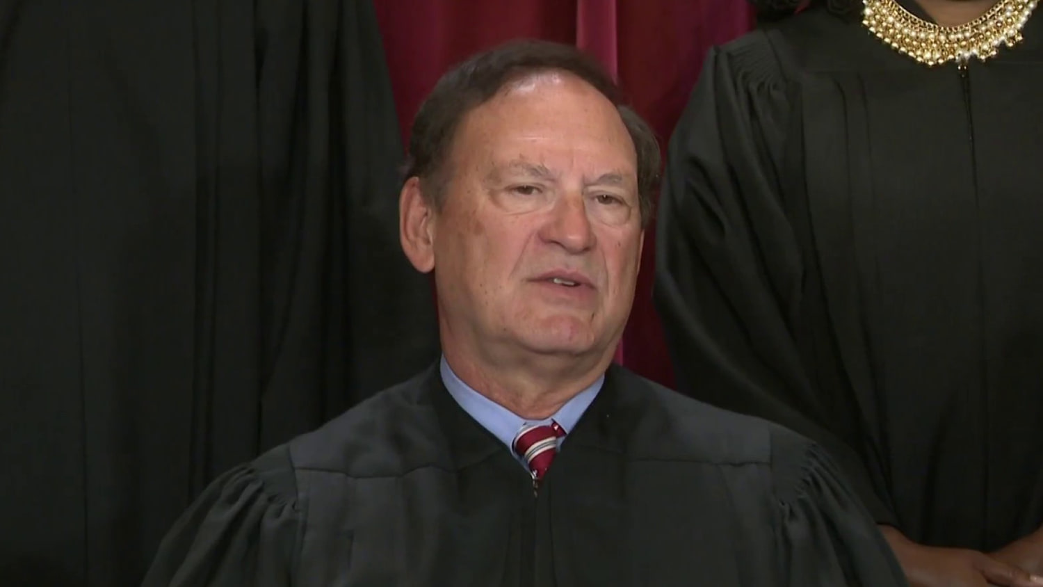 Photo of upside-down American flag at Justice Alito's home sparks controversy