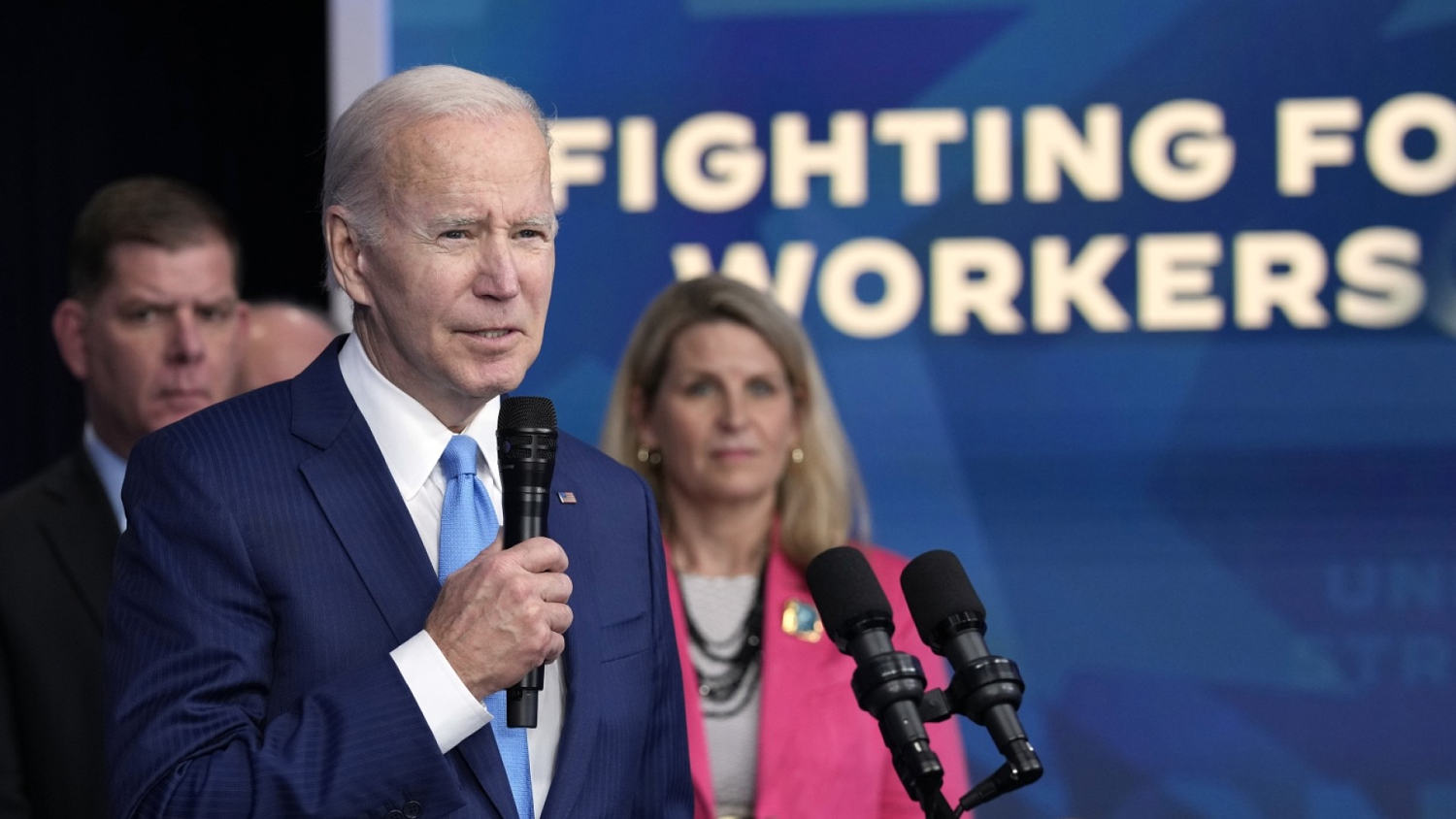 Democratic lawmakers meet on 2024 election as pressure mounts for Biden