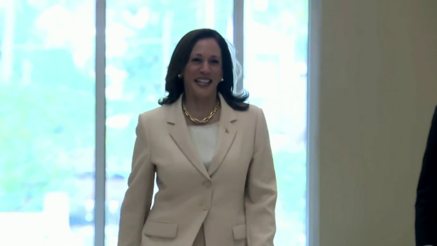 Deadline looms for Harris to choose a running mate