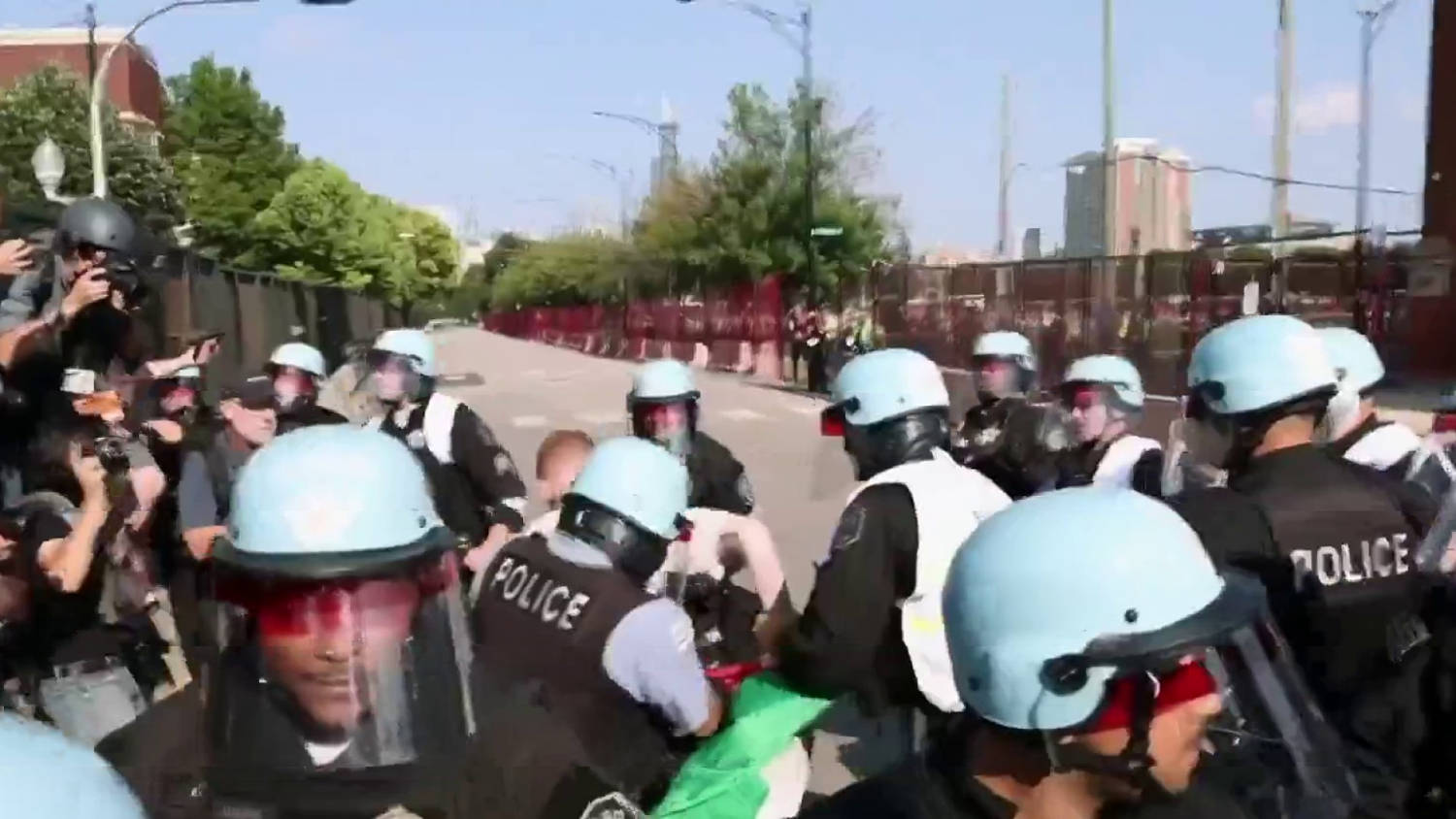 New security concerns in Chicago after protesters break through barricade