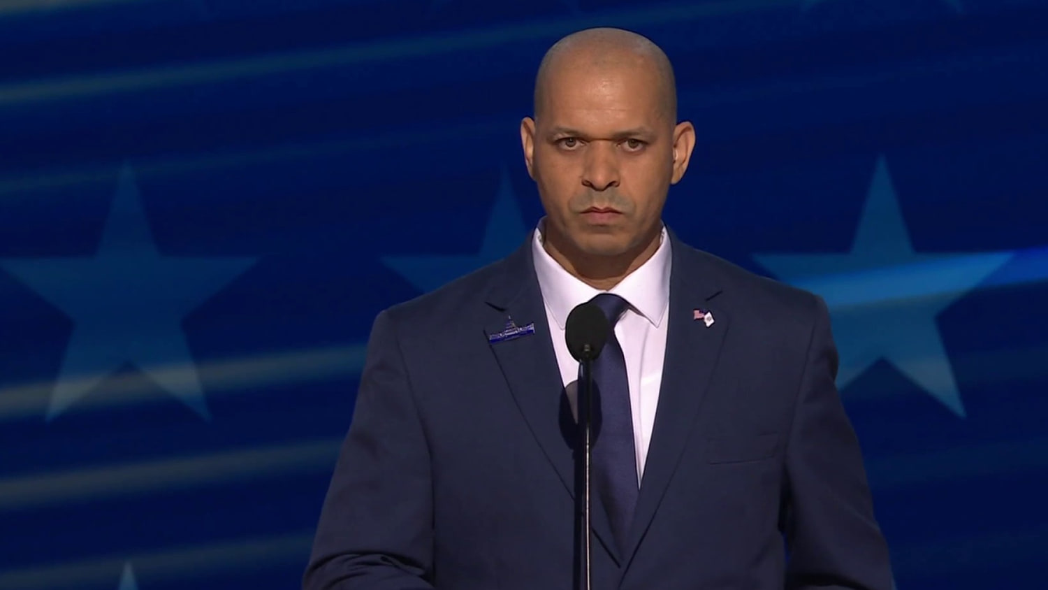 Former Capitol police officer who served during Jan. 6 speaks at the DNC