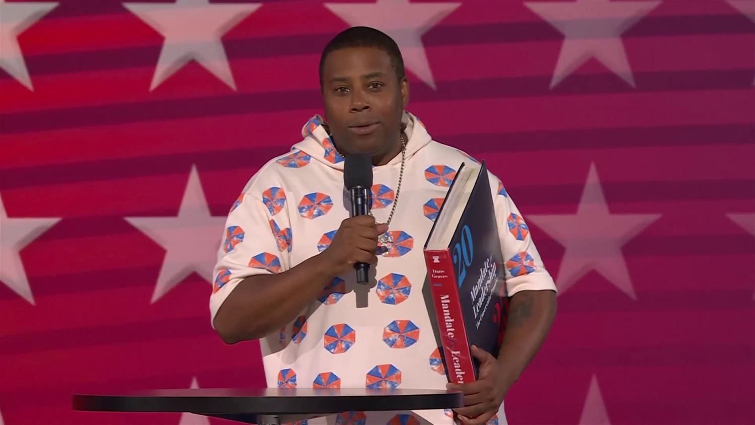 Kenan Thompson warns voters of Project 2025