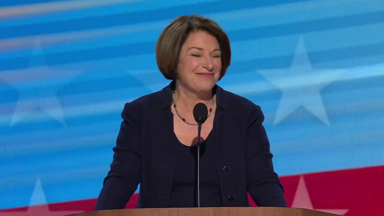 'We love a dad in plaid’: Sen Klobuchar praises Gov. Tim Walz