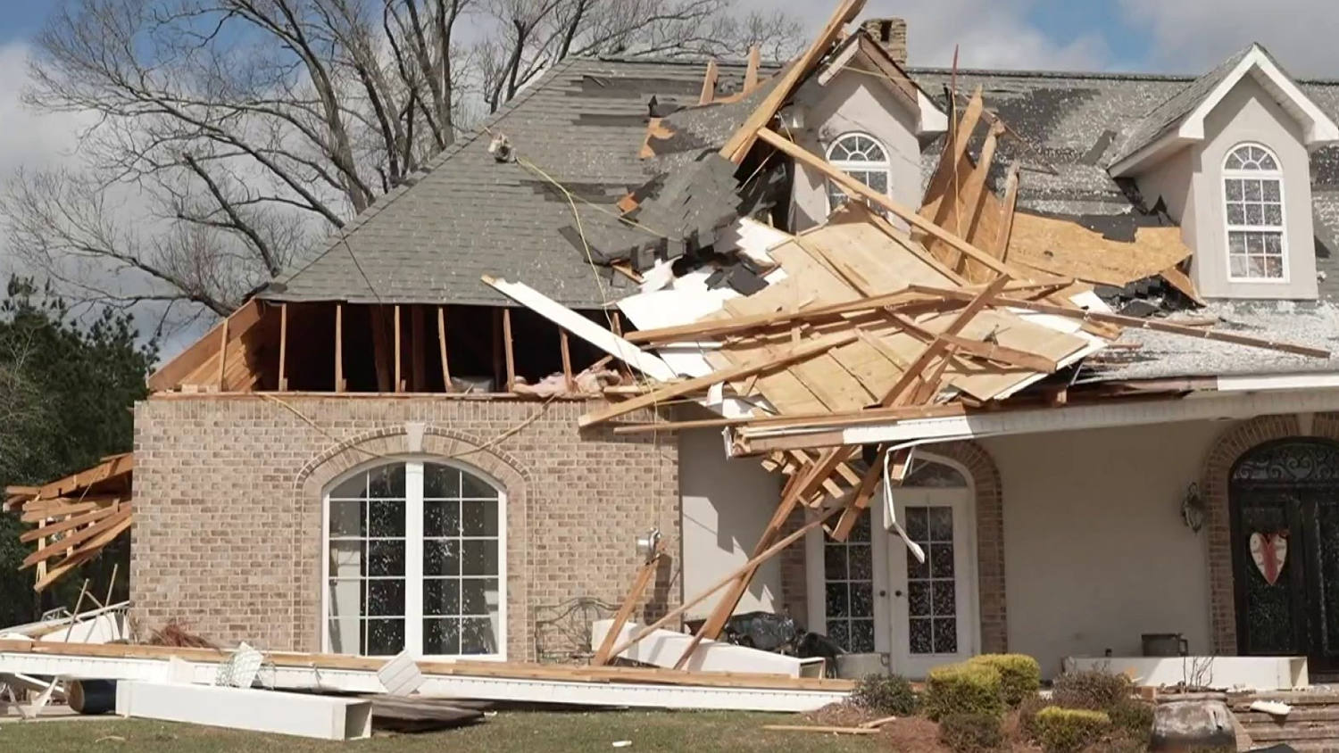 Severe storm brings heavy rain and strong winds across the US