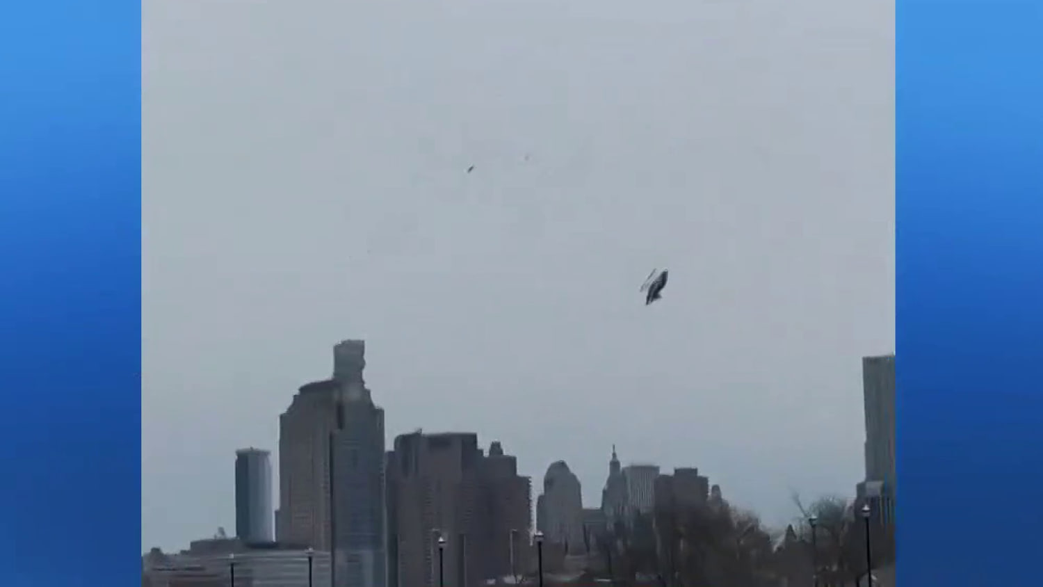 Video shows moment helicopter crashes into Hudson River