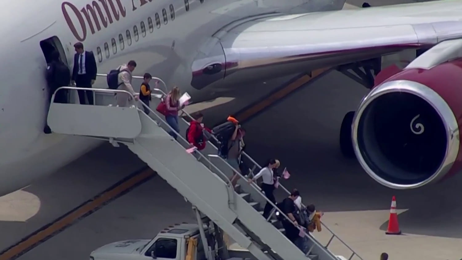 White South Africans arrive in U.S. from Johannesburg