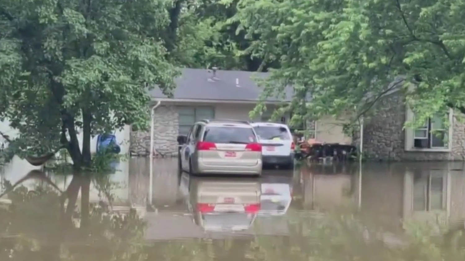 Severe weather threatens Memorial Day travel rush