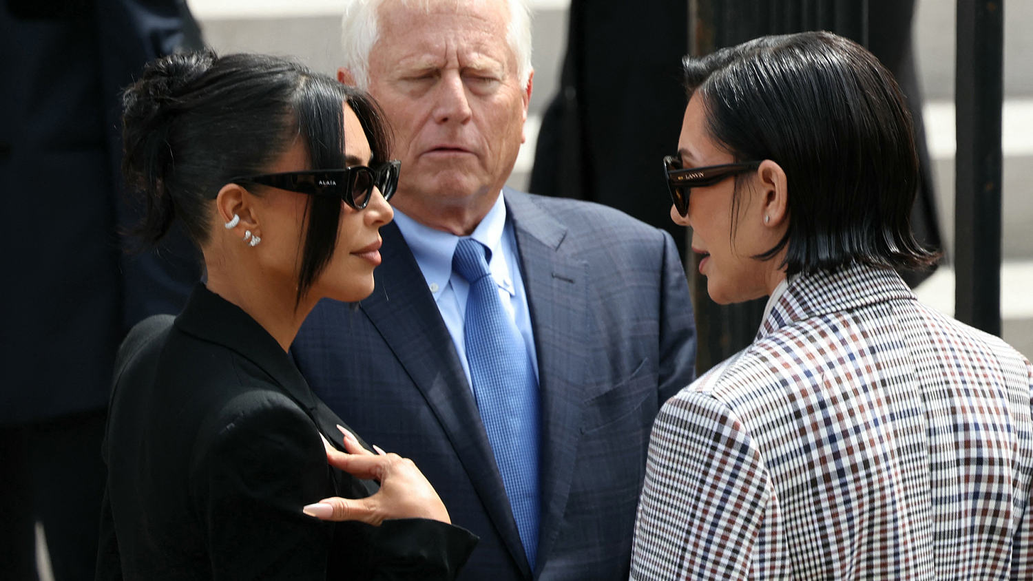 Kim Kardashian arrives in court ahead of testimony in robbery case
